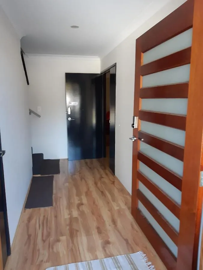 Perth Urban Lodge 0*,